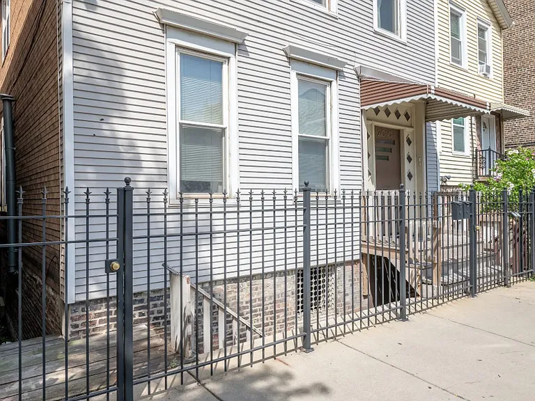 2010 S Loomis St #1 — Photo 19