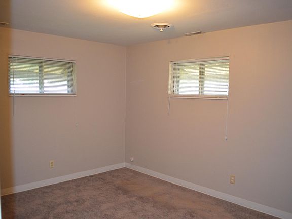 4th image of 9531 Guthrie Ave