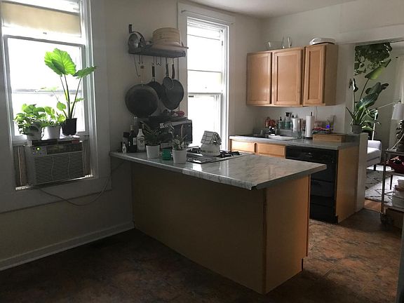 2nd image of 1733 W Newport Ave APT 1R