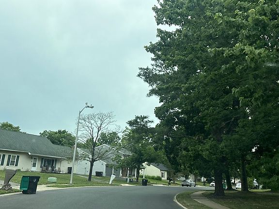 5th image of 124 Eastmont Ln