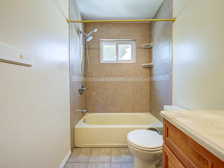 55 Duncan Dr W — Photo 17