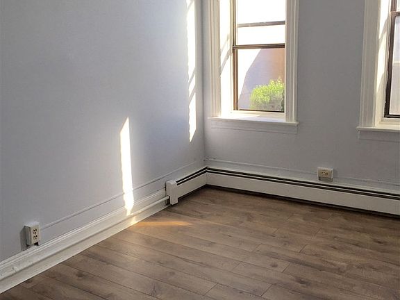 2nd image of 266 Clendenny Ave APT 4