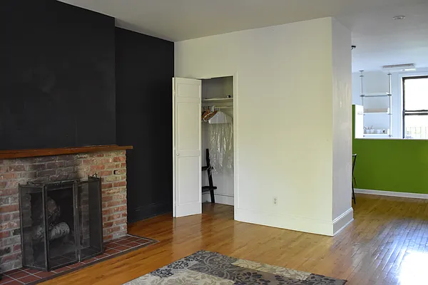 Rented by Compass | media 10