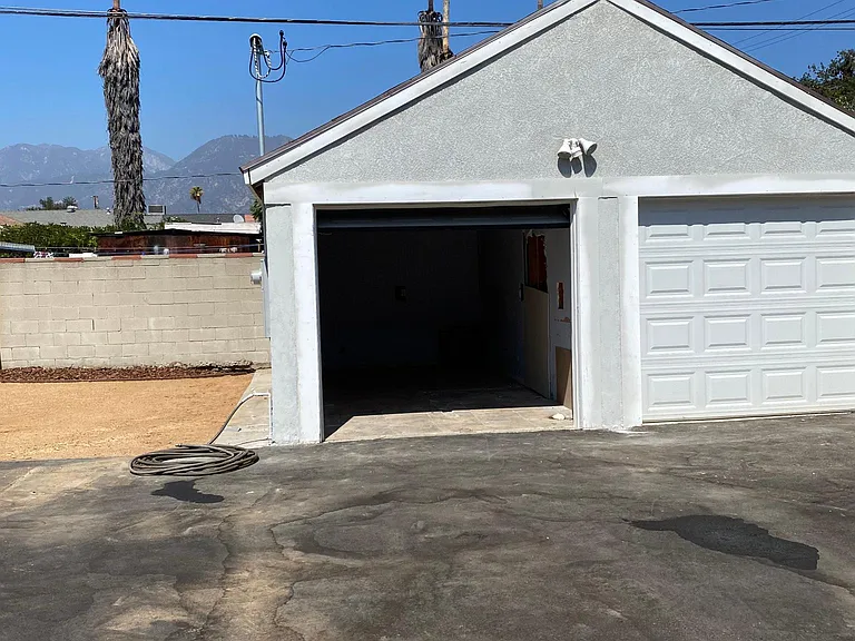 150 S Lotus Ave — Photo 18