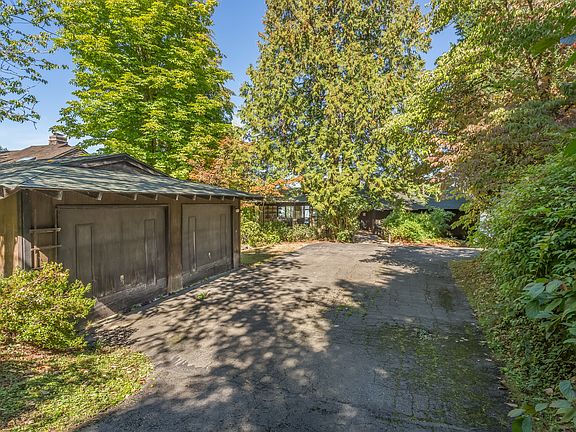 4th image of 3404 W Lake Sammamish Pkwy NE