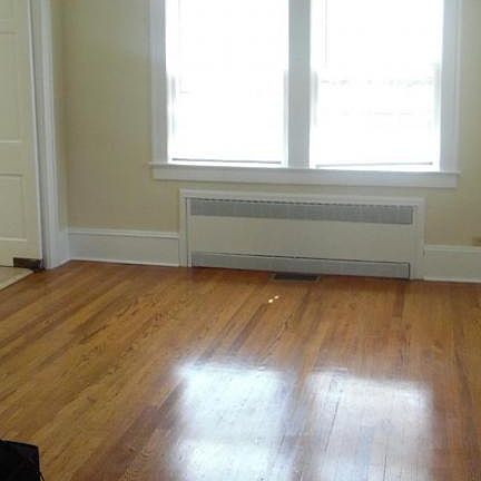4th image of 2562 Chestnut Ave