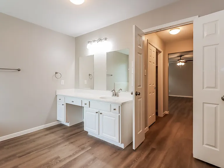 2427 Ranch Hollow Ct — Photo 15