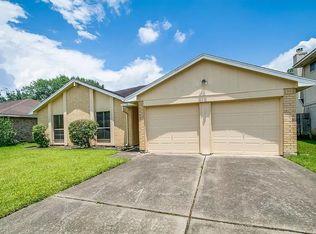 3846 Redbud Dr, La Porte, TX 77571