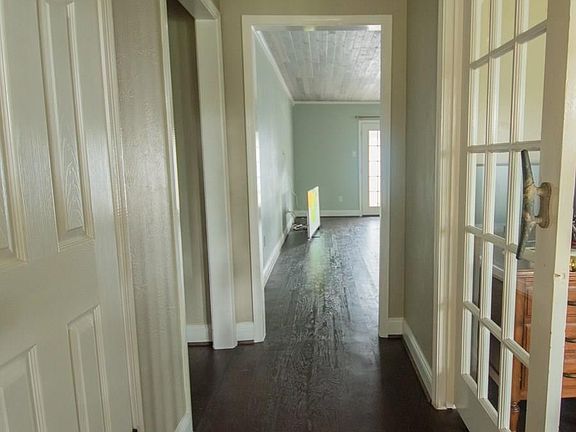4th image of 2102 Yorktown Ct S