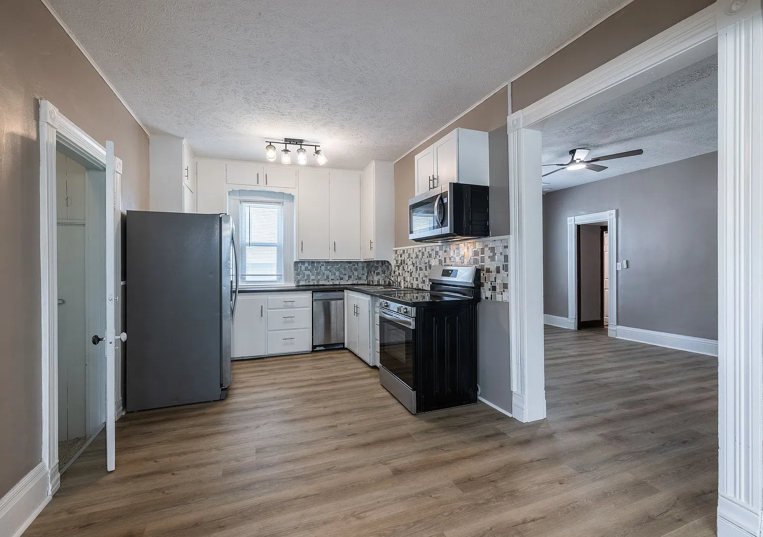 5 Bedroom 2.5 Bath Midtown Home — Photo 3