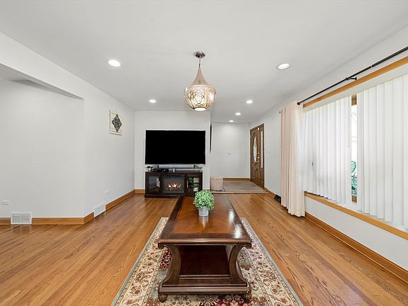 5th image of 10115 S 82nd Ave