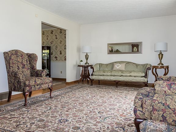 3rd image of 132 Savern Pl