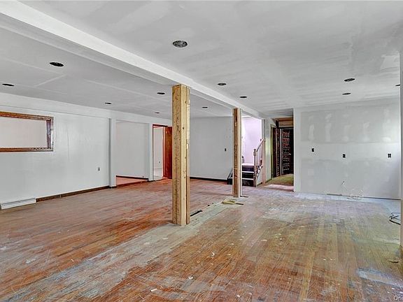 4th image of 551 Hill Ave