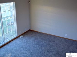 19028 R St, Omaha, NE 68135