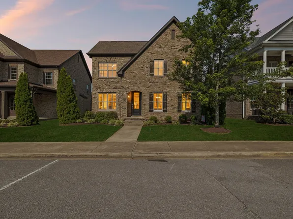 1082 McMahan Dr, Gallatin, TN 37066