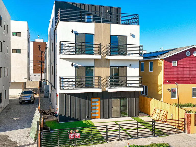 Trojan Terrace — Photo 17