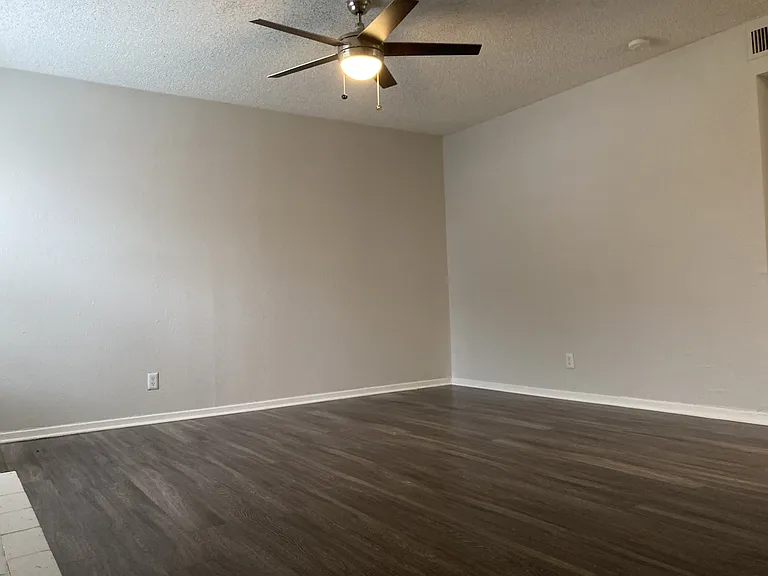 Summerwind Apartments — Photo 27