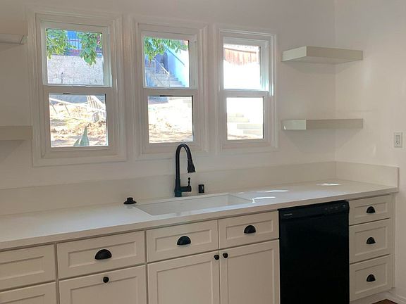 3rd image of 2153 Valentine St