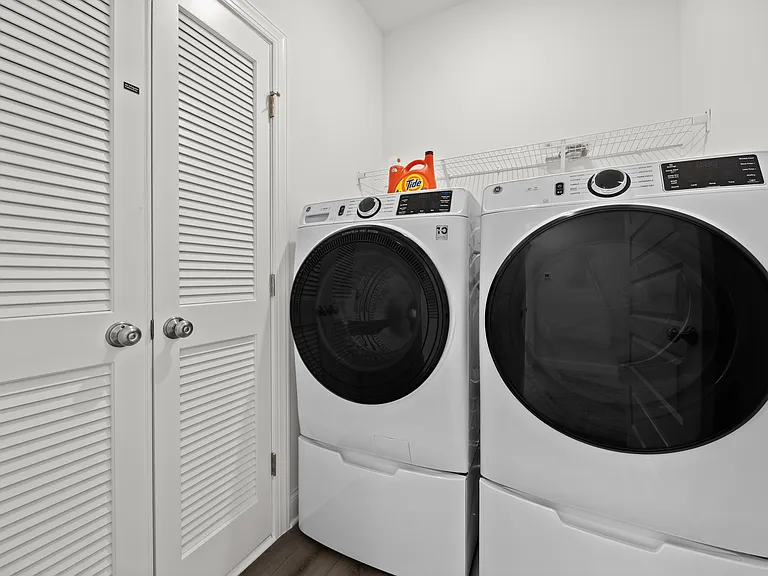 1233 S Blount St #201 — Photo 20