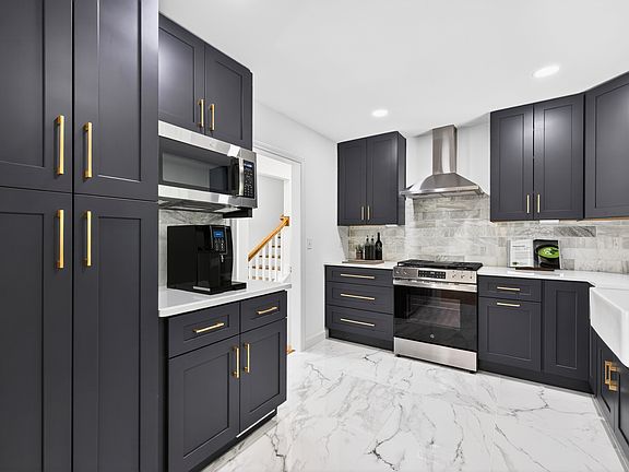 5th image of 5938 Sharon Rd