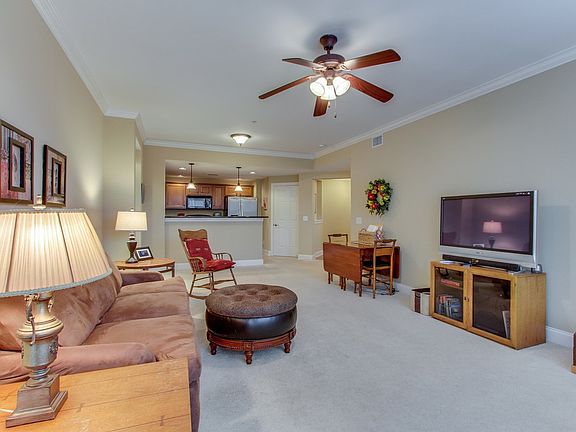 4th image of 3201 Aspen Grove Dr APT L5