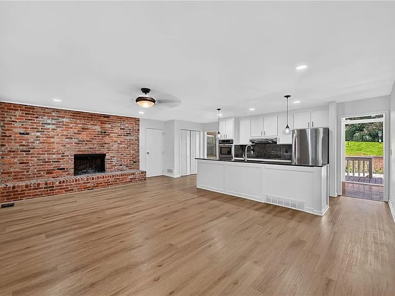 1714 S Johnson Ferry Rd NE — Photo 3