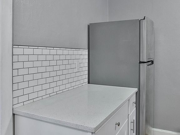 4th image of 2129 Cleveland Pl #1D