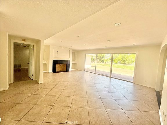 4th image of 61 E Orange Grove Ave