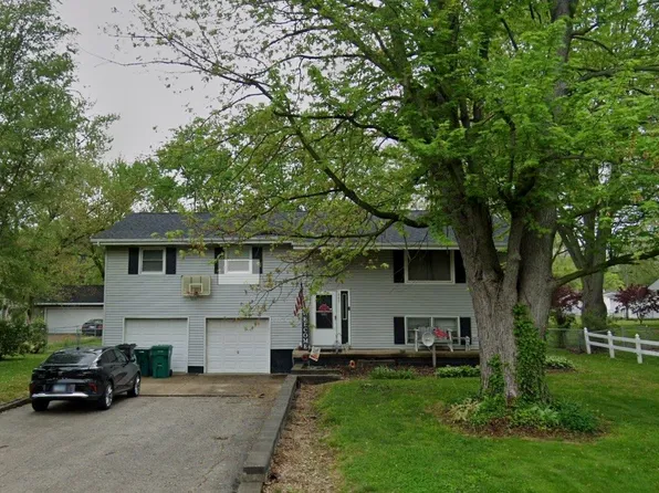 345 S Durfee St, Warrensburg, IL 62573