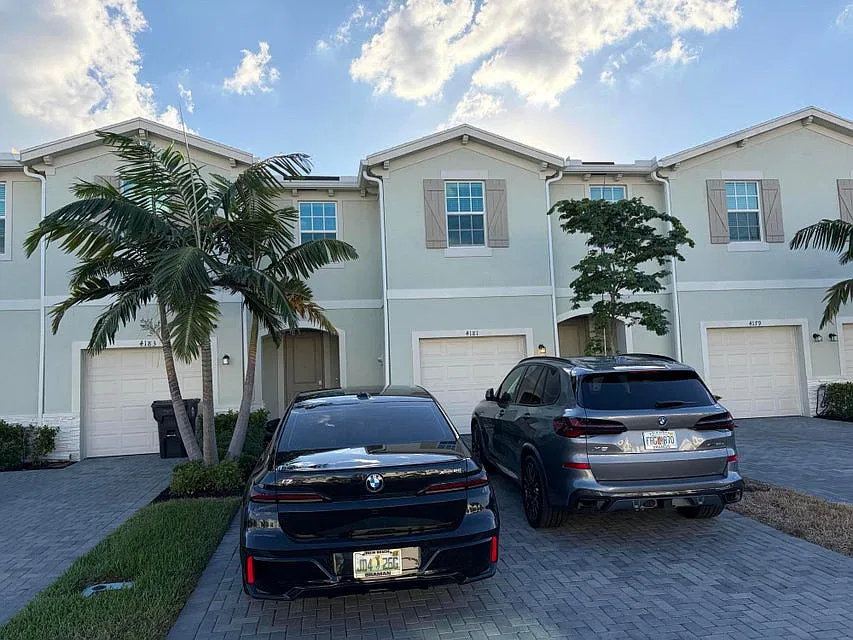 4181 Lagoon Shore Dr