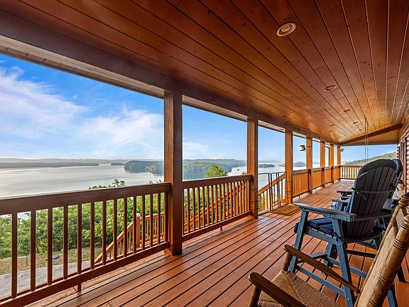 3rd image of 260 Lakeside Lodge Ln
