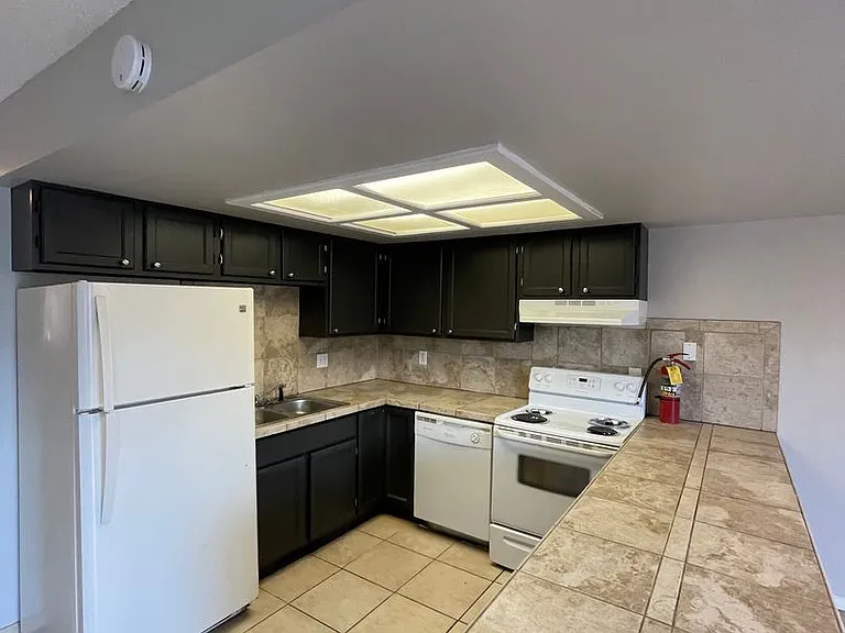 918-922 Teal Ct. — Photo 20
