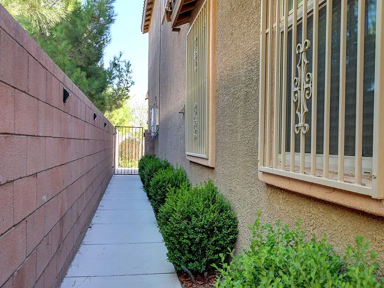 7110 Purple Iris Ave — Photo 11