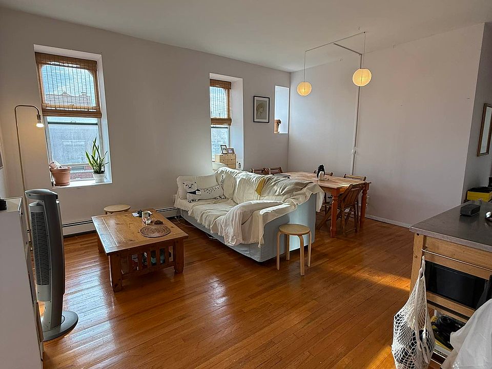 1st image of 296 Nassau Ave APT 4L