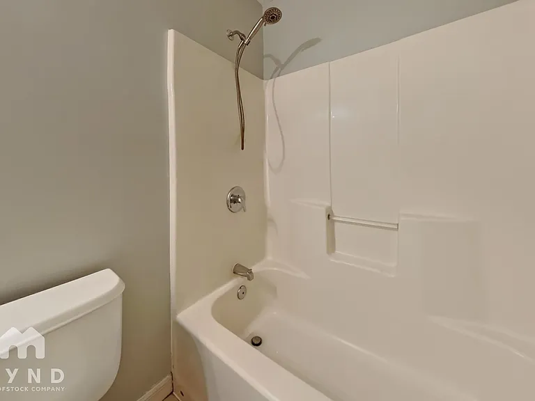 824 Helen St — Photo 12