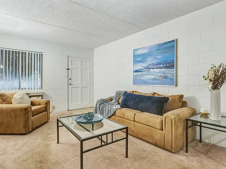 Campus Walk Apartments — Photo 7