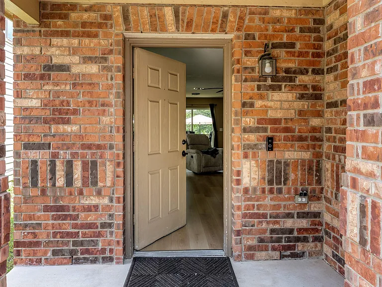 6708 Glebe Path — Photo 5