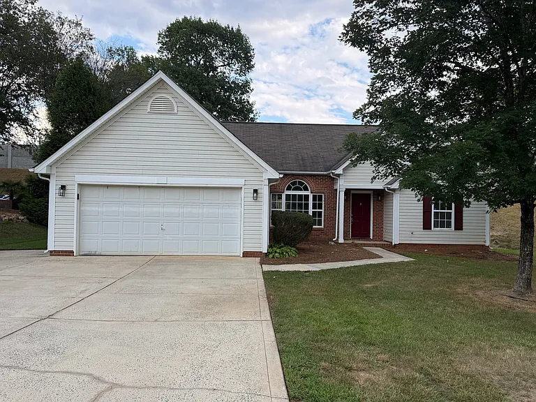 121 Shining Armor Ct — Photo 3