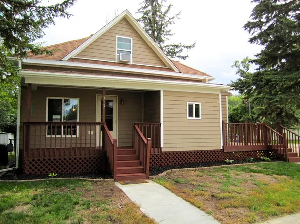 313 1st St SW, De Smet, SD 57231