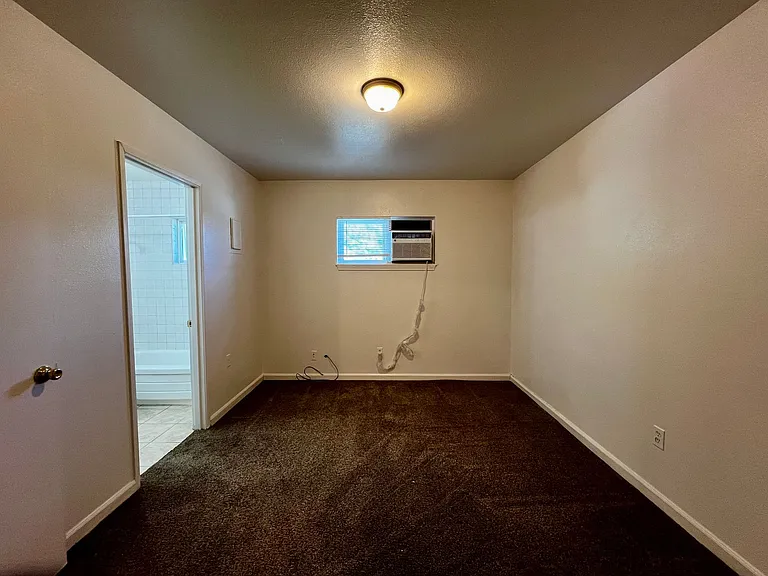 211 S 10th Ave — Photo 8