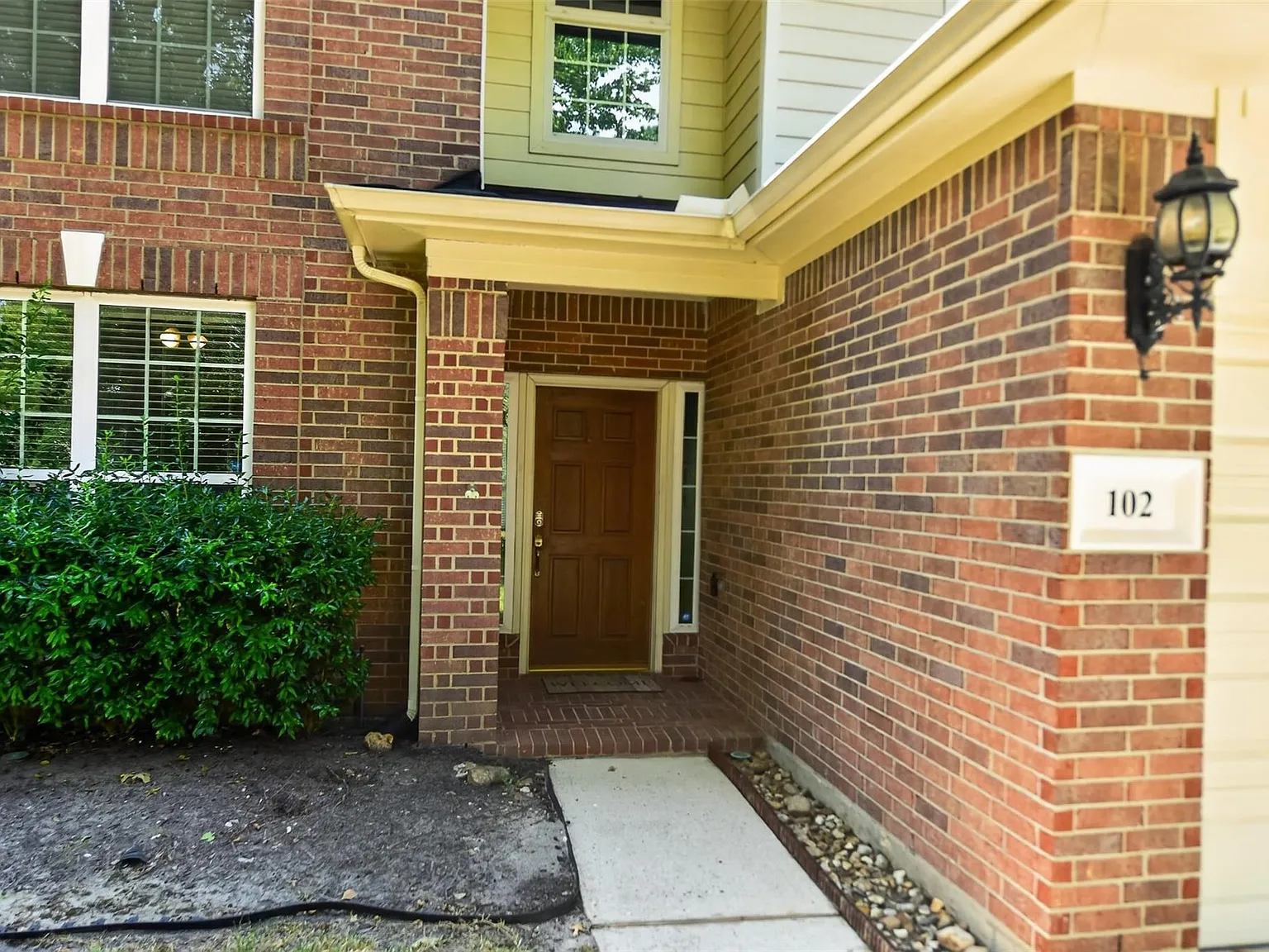 4 bed, 2.5 bath, 2090 sqft, $3,150 — Photo 3