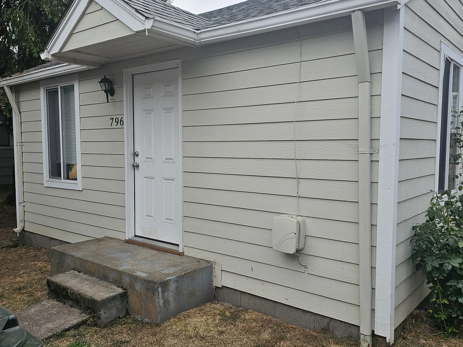 1 bed, 900 sqft, $1,215 — Photo 1
