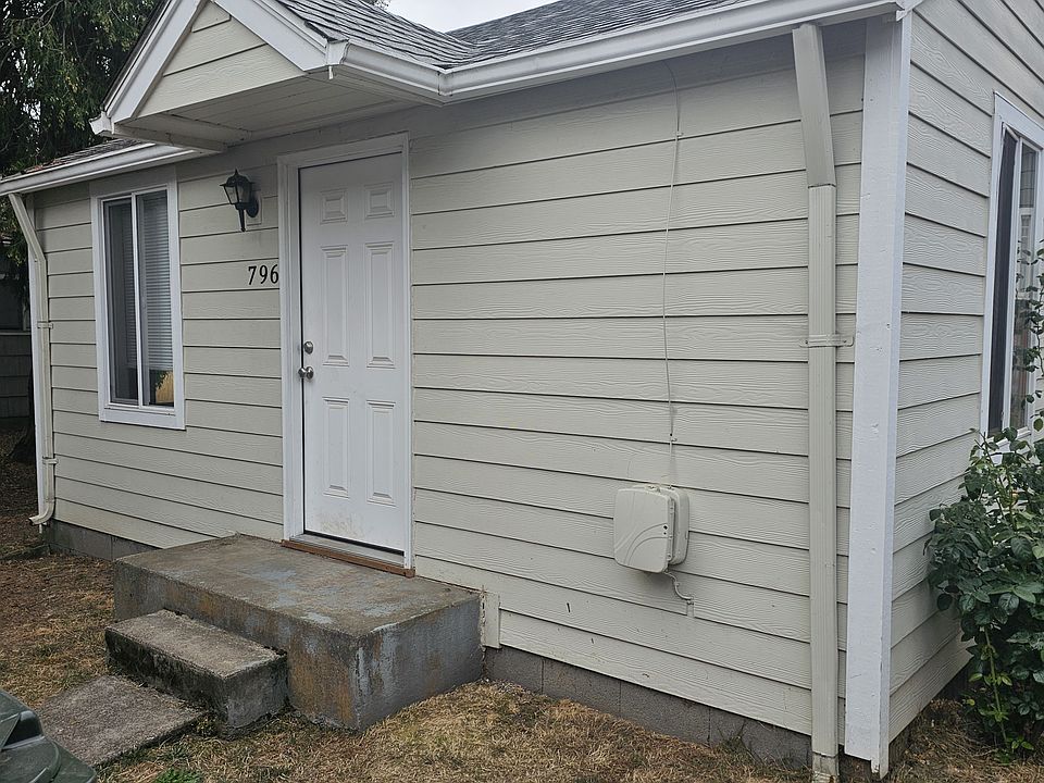 1st image of 796 14th St NE
