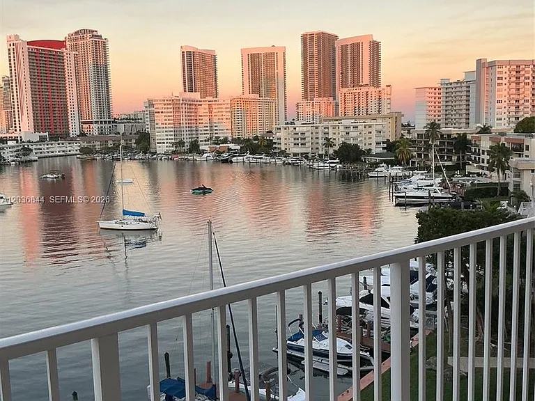 400 Golden Isles Dr #55 — Photo 6