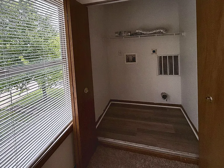 523 W Mulberry St — Photo 15