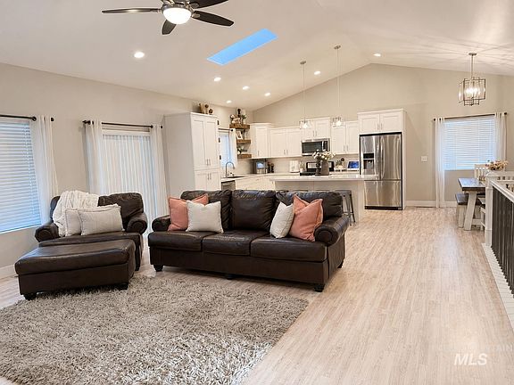 5th image of 281 Glacier Meadows Way