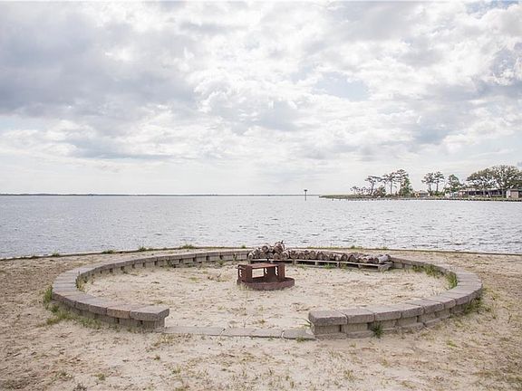 5th image of 110 Sea Horse Ln