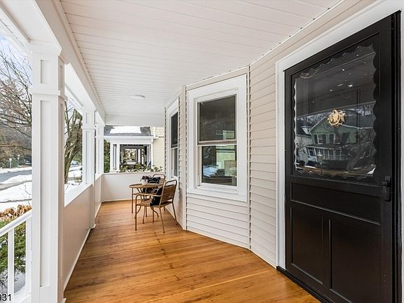 2nd image of 210 Baldwin St