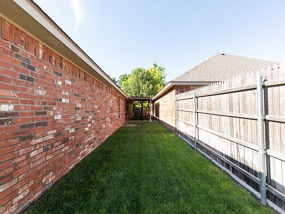 3rd image of 2109 SE 41st Ave