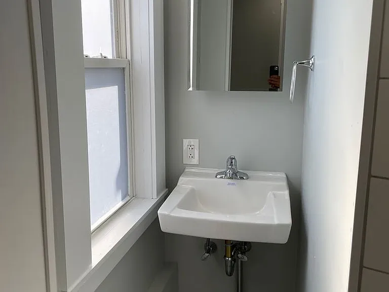67 Hanover St — Photo 8